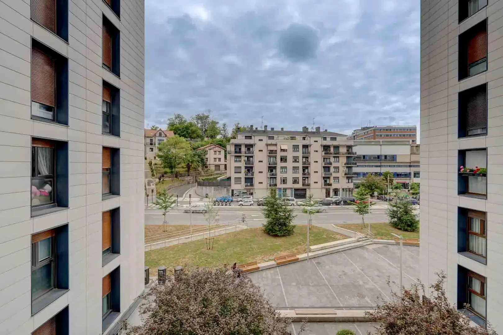 Vista exterior de Pis en venda en Donostia - San Sebastián  amb Calefacció i Balcó