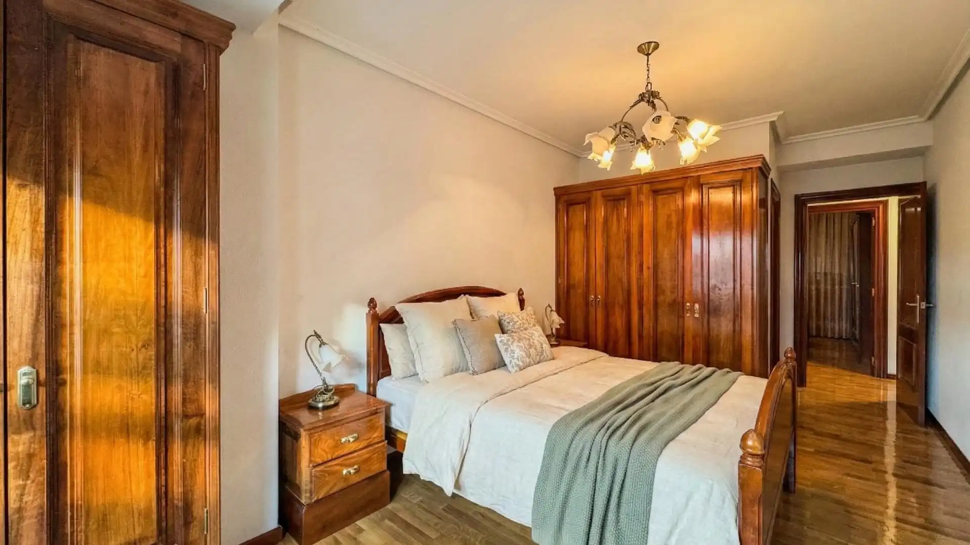 Habitación de Piso de alquiler en  Logroño con Jardín privado, Terraza y Trastero