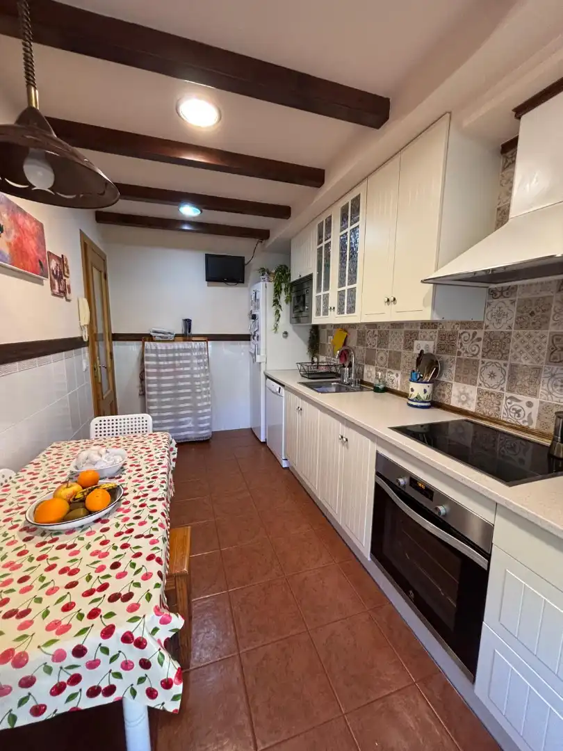 Cuina de Casa adosada en venda en Morcín amb Calefacció, Jardí privat i Parquet