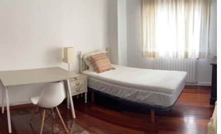 Bedroom of Flat for rent in Santiago de Compostela   with Furnished