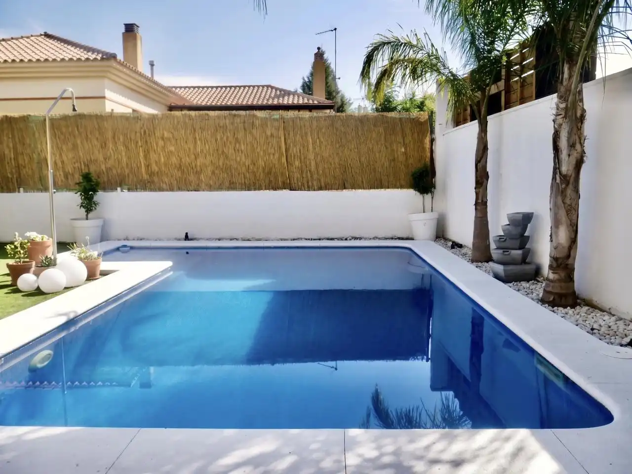 Piscina de Casa o xalet en venda en Montequinto amb Aire condicionat, Jardí privat i Terrassa