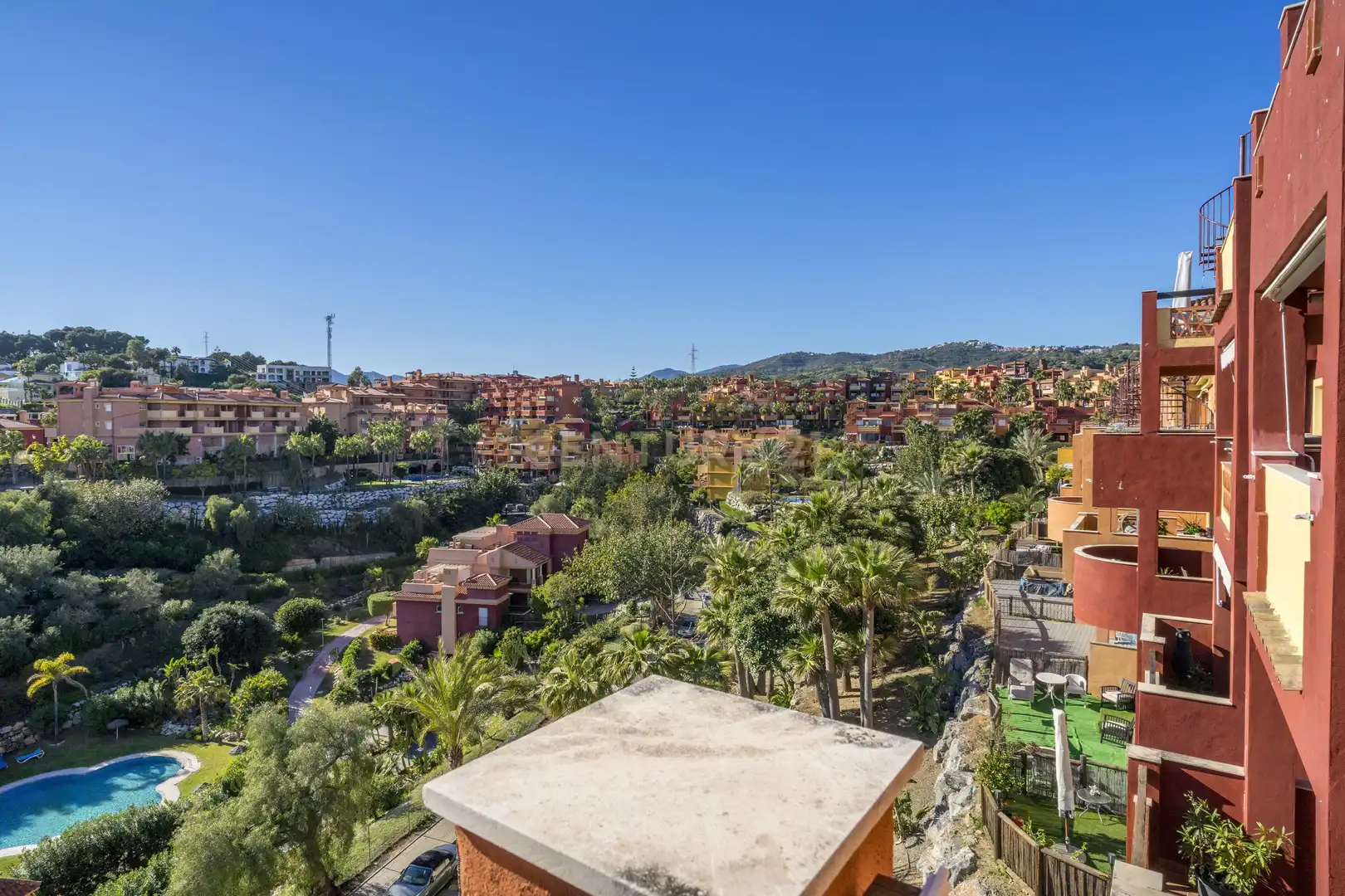 Außenansicht von Wohnung zum Verkauf in Marbella mit Balkon und Gemeinschaftspool
