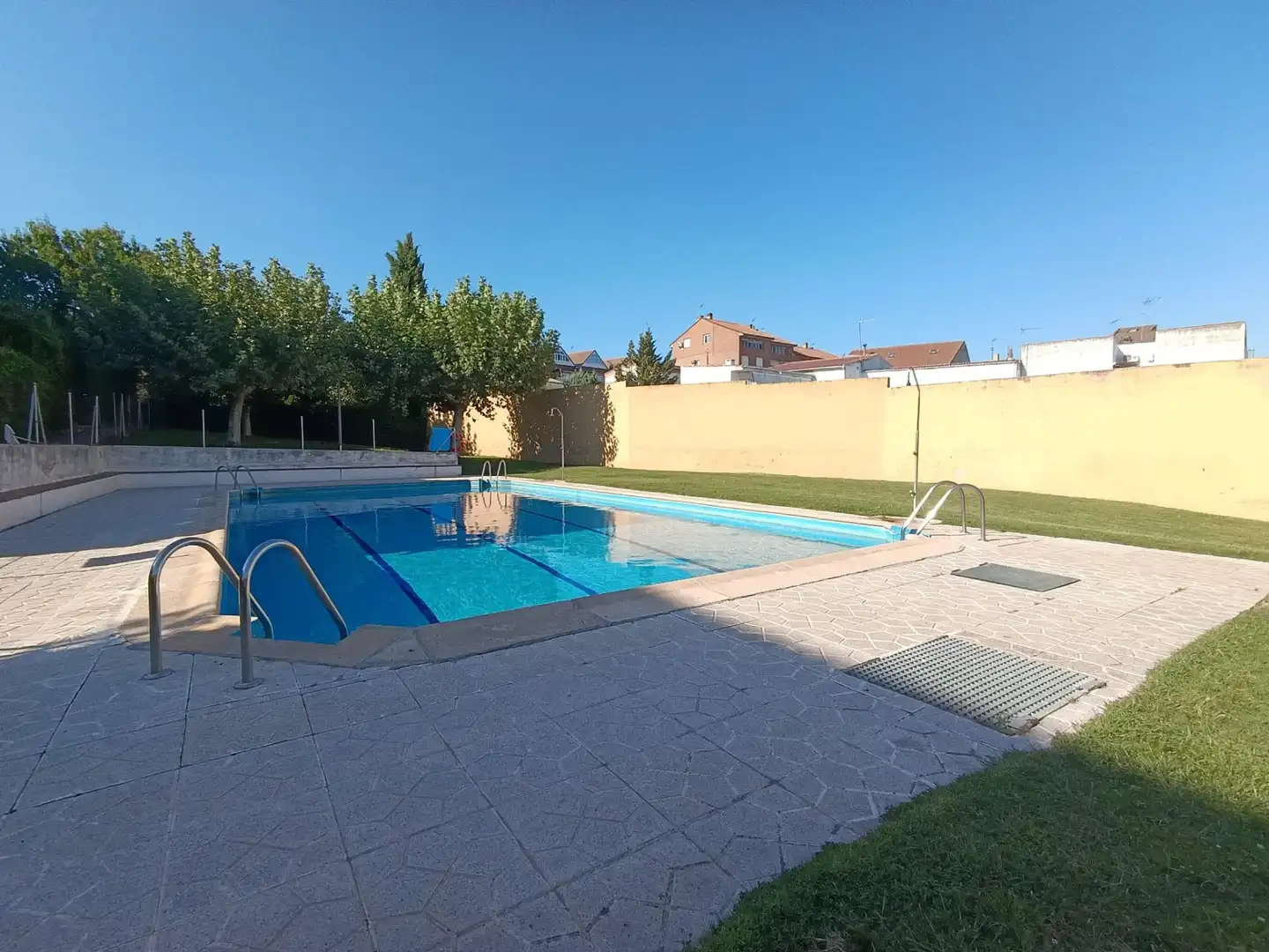Piscina de Casa adosada en venta en El Molar (Madrid) con Calefacción, Jardín privado y Terraza