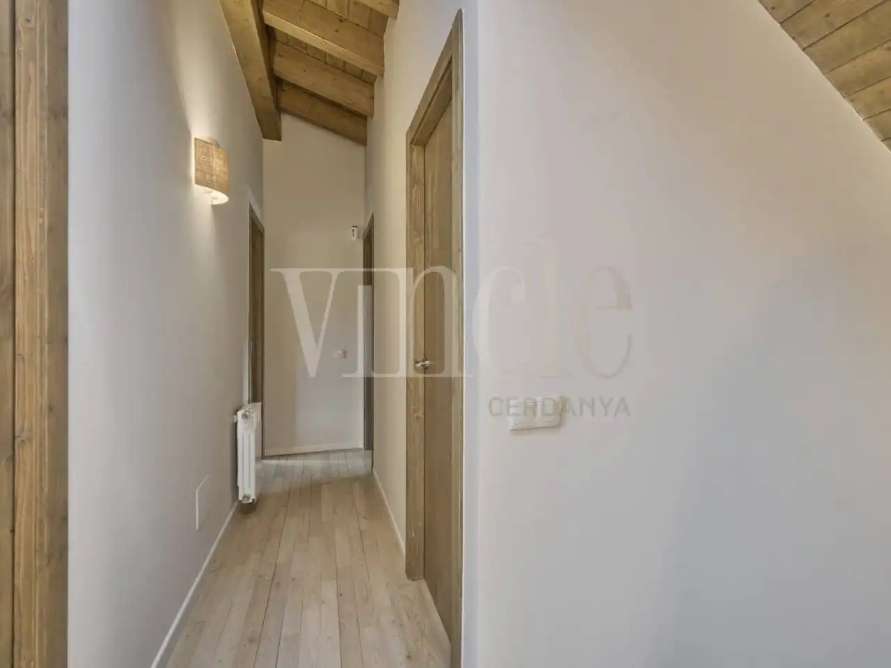 Casa adosada en venda en Alp amb Calefacció, Jardí privat i Parquet