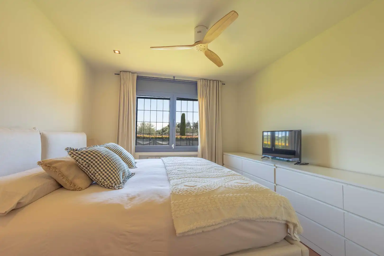 Bedroom of Houses for sale in Sant Vicenç de Montalt  with Air Conditioner, Heating and Private garden