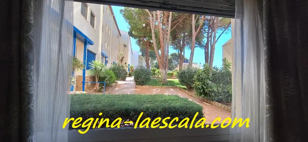 Jardín de Planta baja en venta en L'Escala con Amueblado y Piscina comunitaria