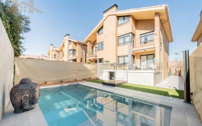 Swimming pool of Single-family semi-detached for sale in Arroyomolinos (Madrid)  with Air Conditioner, Heating and Private garden