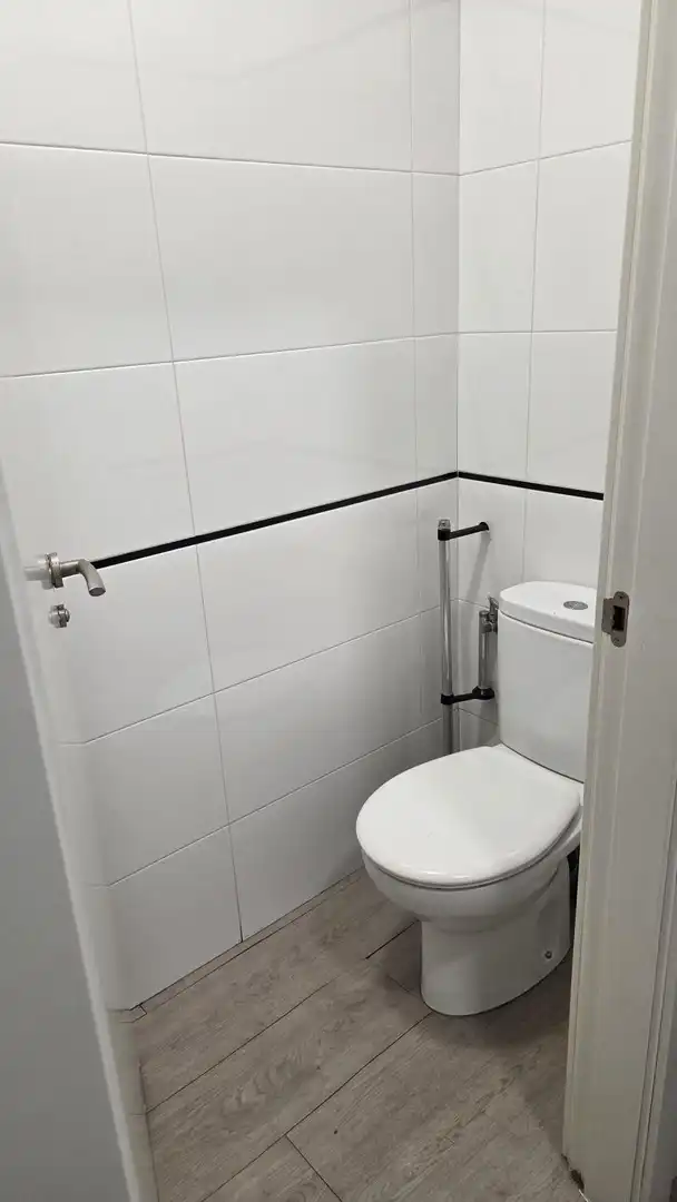 Badezimmer von Geschaftsraum zum Verkauf in Bilbao  mit Klimaanlage
