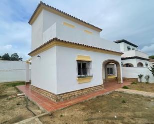 Vista exterior de Casa o xalet en venda en Chiclana de la Frontera amb Terrassa
