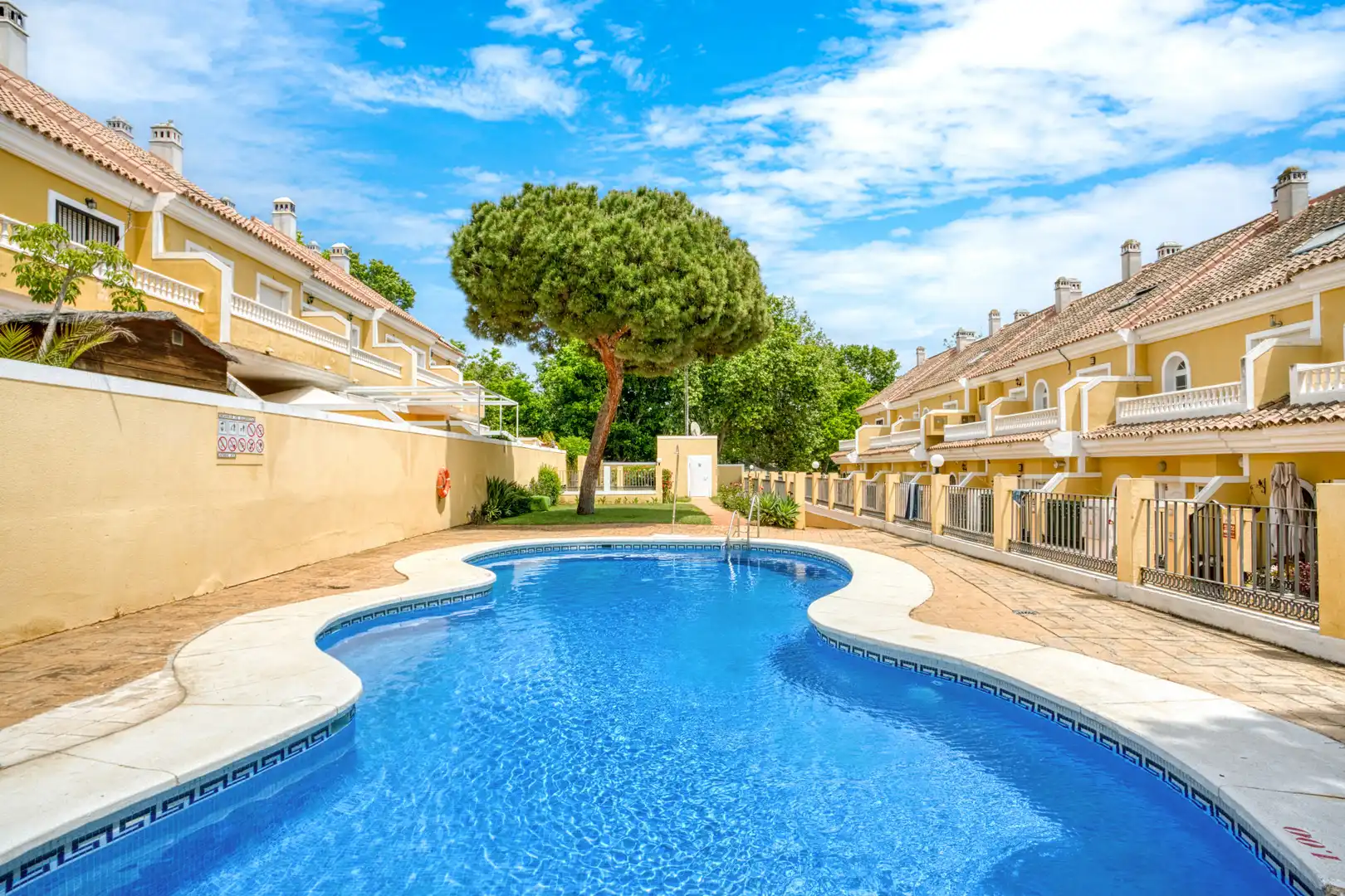 Detached homes for sale in Calahonda