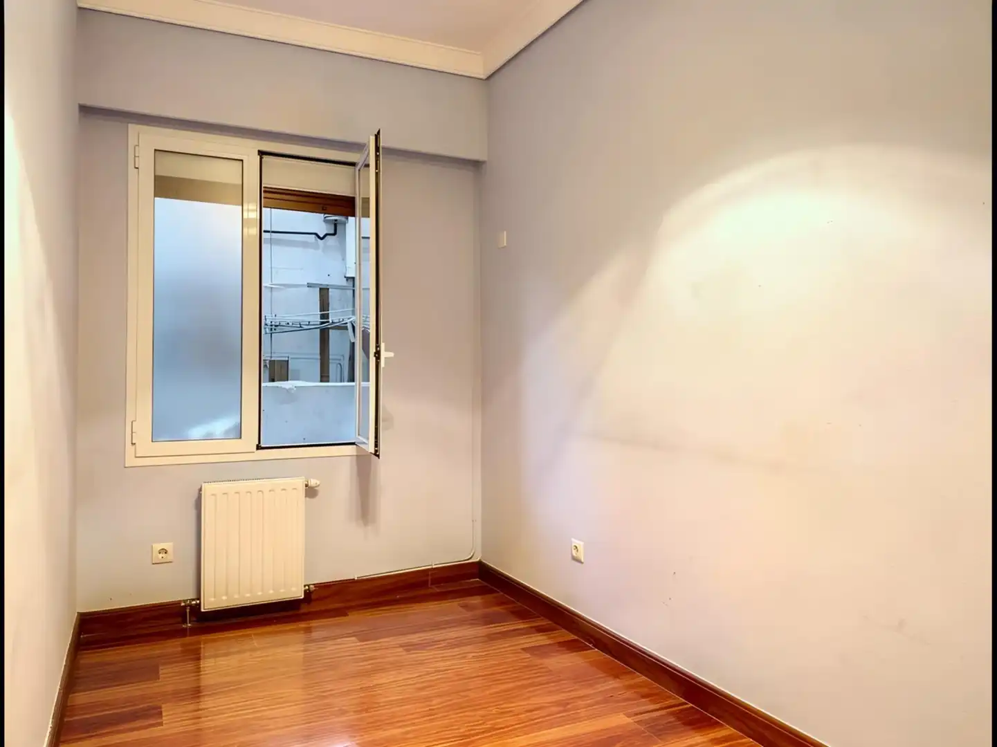 Habitación de Piso en venta en Donostia - San Sebastián  con Calefacción y Balcón