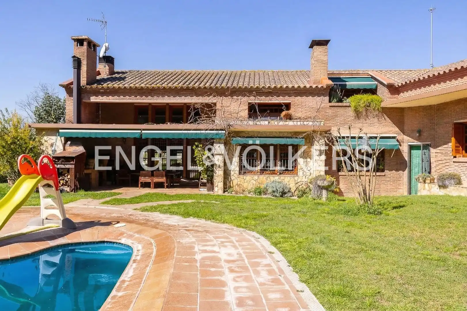 Vista exterior de Finca rústica en venda en Caldes de Montbui amb Aire condicionat, Calefacció i Jardí privat