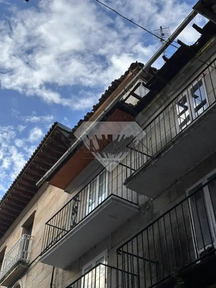 Außenansicht von Maisonette zum Verkauf in Tui mit Balkon