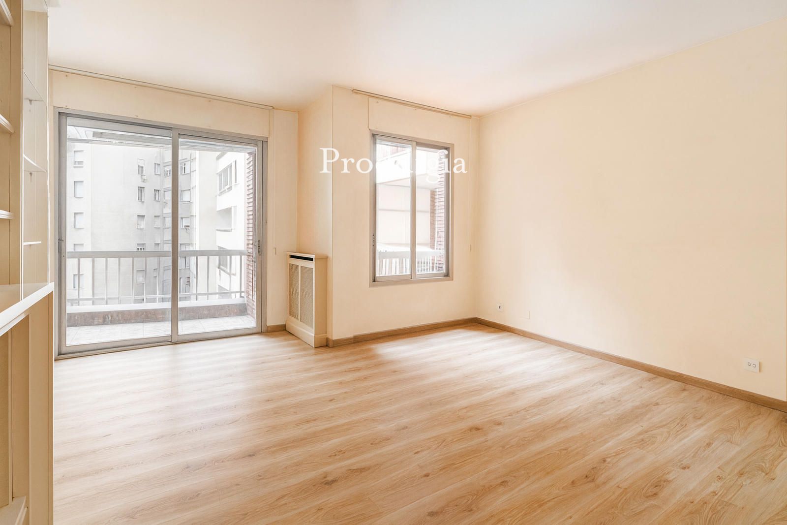 Dormitori de Pis en venda en  Barcelona Capital amb Calefacció i Terrassa