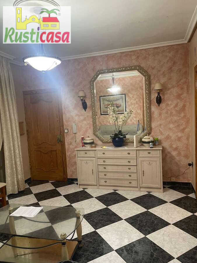 Dormitori de Pis en venda en Bailén amb Terrassa, Moblat i Balcó