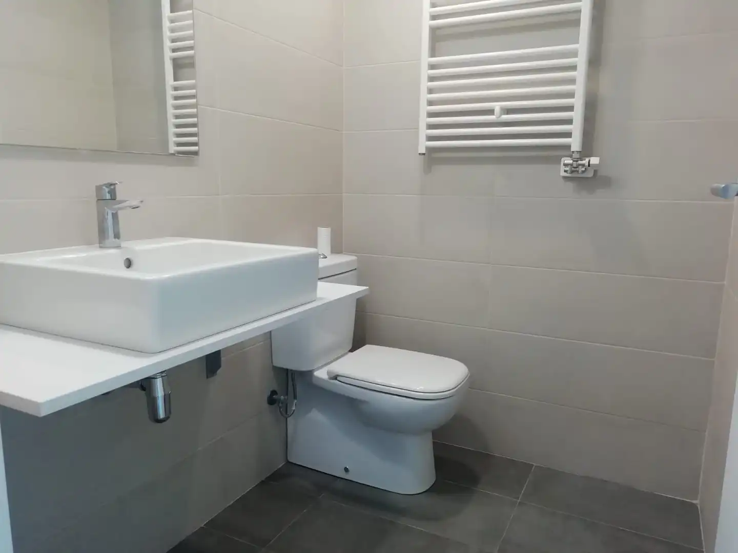 Badezimmer von Wohnung zum Verkauf in Terrassa mit Klimaanlage, Heizung und Parkett