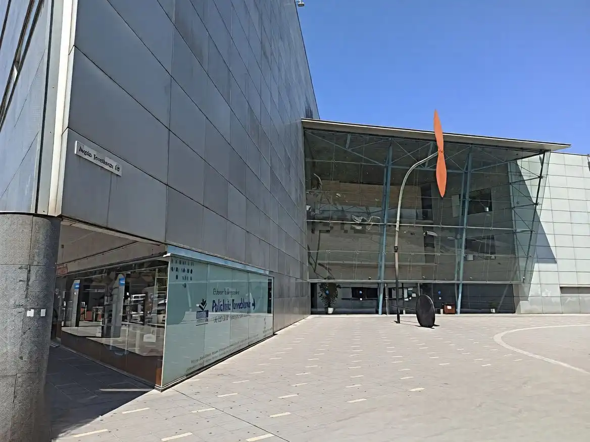 Oficina con ascensor en venta en Avenida de la Torre Blanca 8