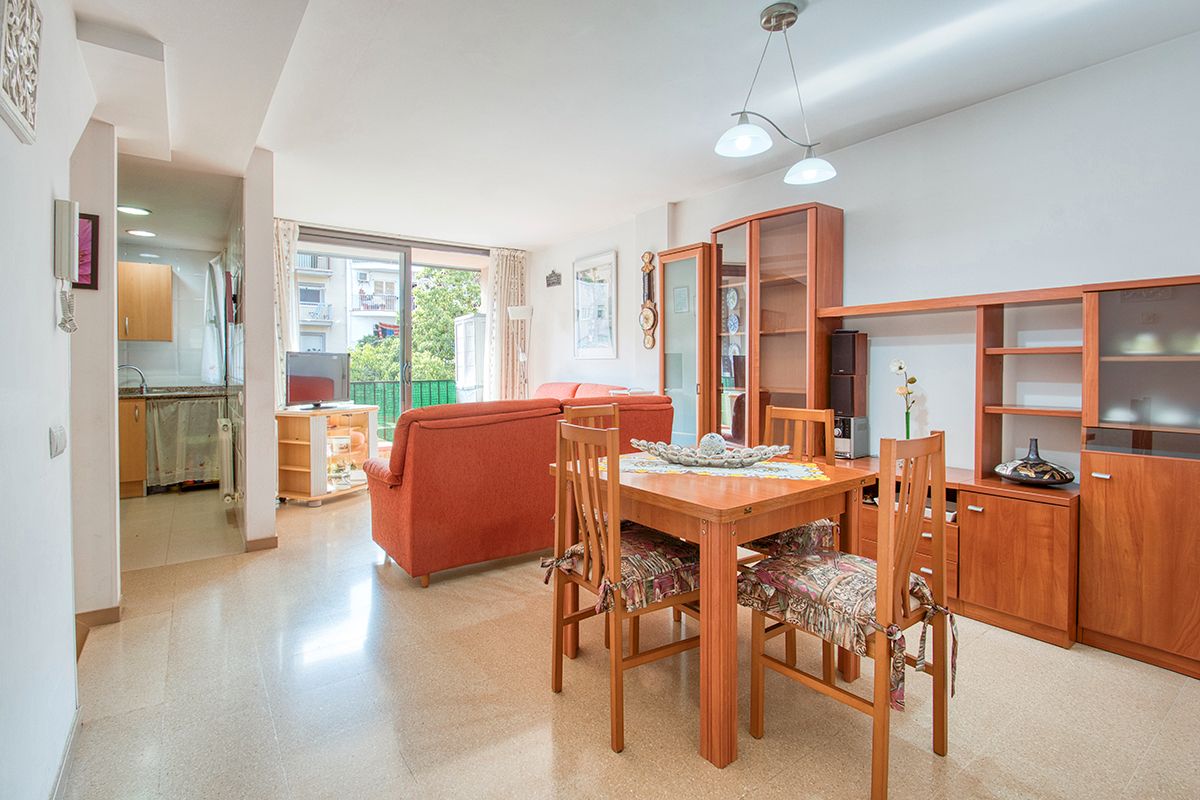 Vista exterior de Casa adosada en venda en Viladecans amb Calefacció, Terrassa i Forn