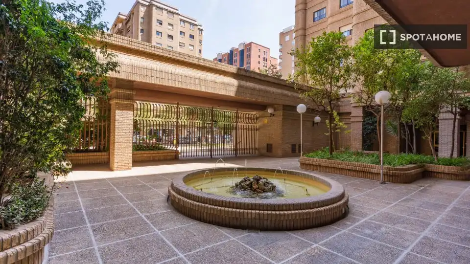 Exterior view of Flat for rent in Valencia  with Air Conditioner, Heating and Furnished