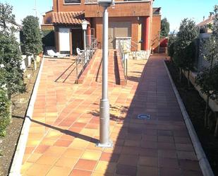 Vista exterior de Casa o xalet en venda en Villaquilambre amb Terrassa