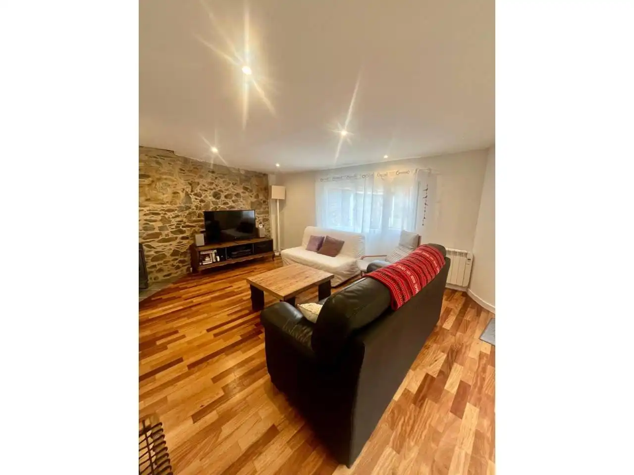 Haus oder Chalet zur Miete in Miño mit Heizung, Privatgarten und Schwimmbad