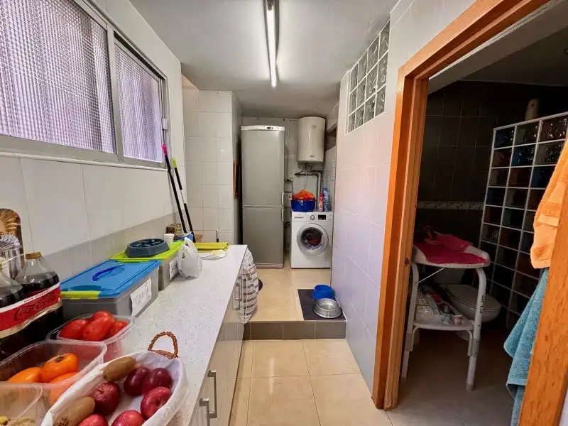 Küche von Erdgeschoss zum Verkauf in Cullera mit Klimaanlage, Heizung und Privatgarten