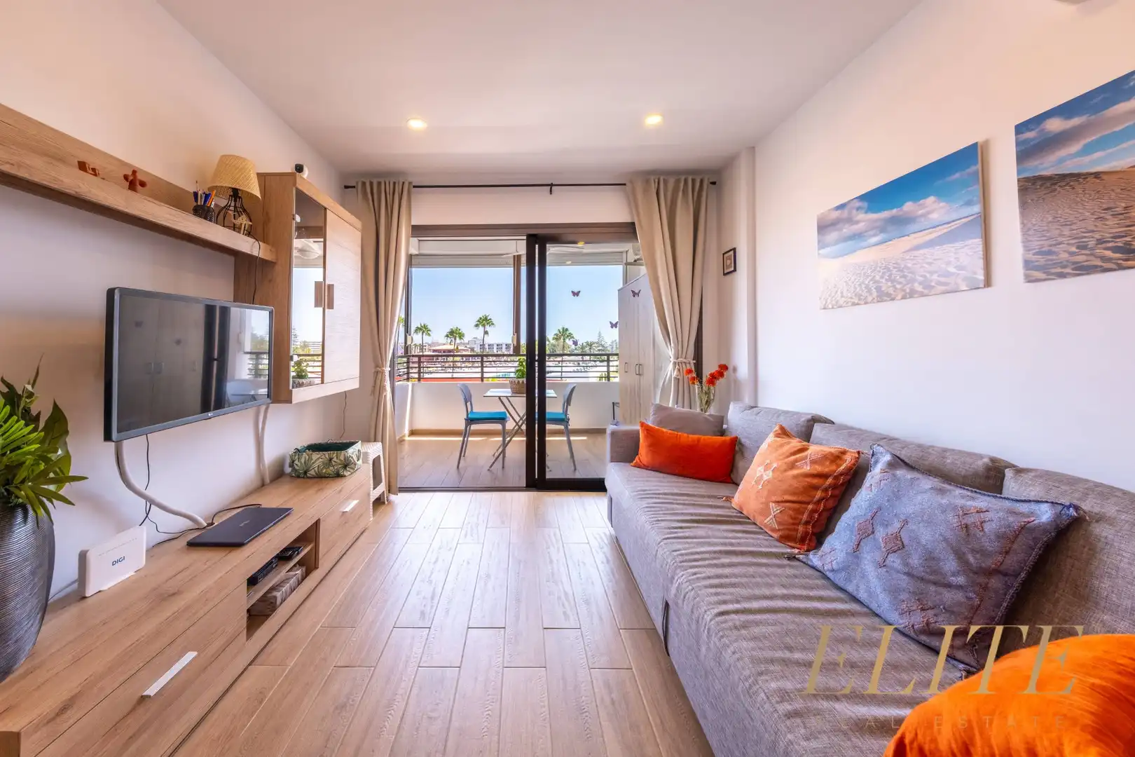 Sala d'estar de Apartament en venda en San Bartolomé de Tirajana amb Aire condicionat, Jardí privat i Moblat