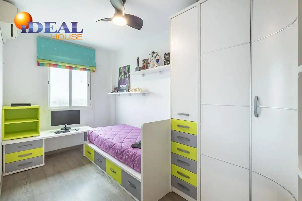 Bedroom of Flat for sale in Granada