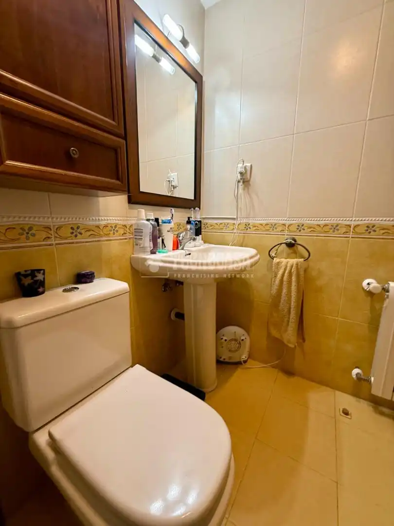 Bathroom of Flat for sale in Madrid  with Air Conditioner and Heating