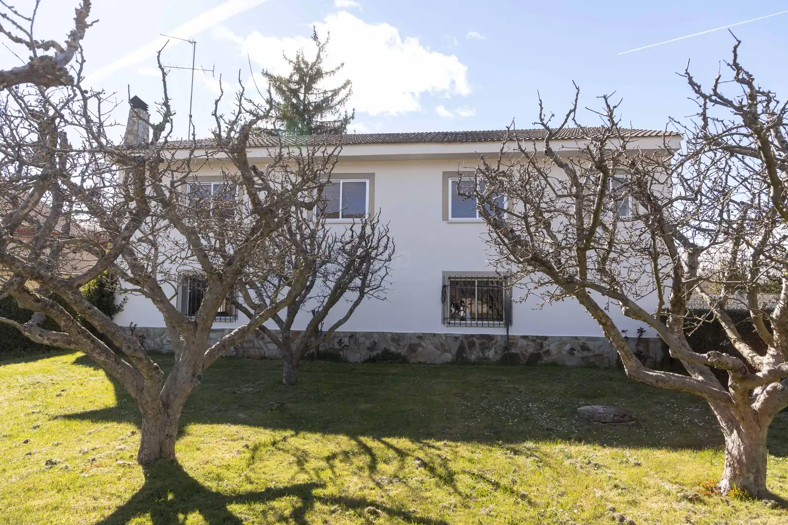 Vista exterior de Casa o xalet en venda en Garrafe de Torío amb Calefacció i Terrassa