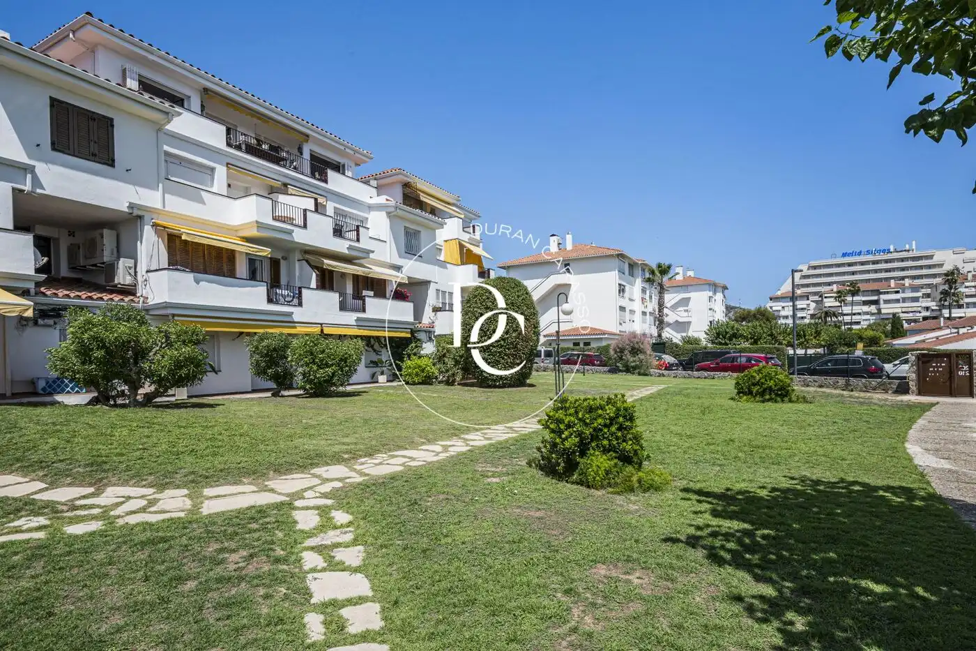 Außenansicht von Maisonette zum Verkauf in Sitges mit Klimaanlage, Heizung und Privatgarten