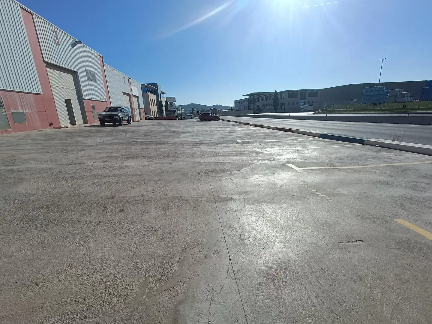 Parkplatz von Fabrikhallen zum Verkauf in L'Alcora
