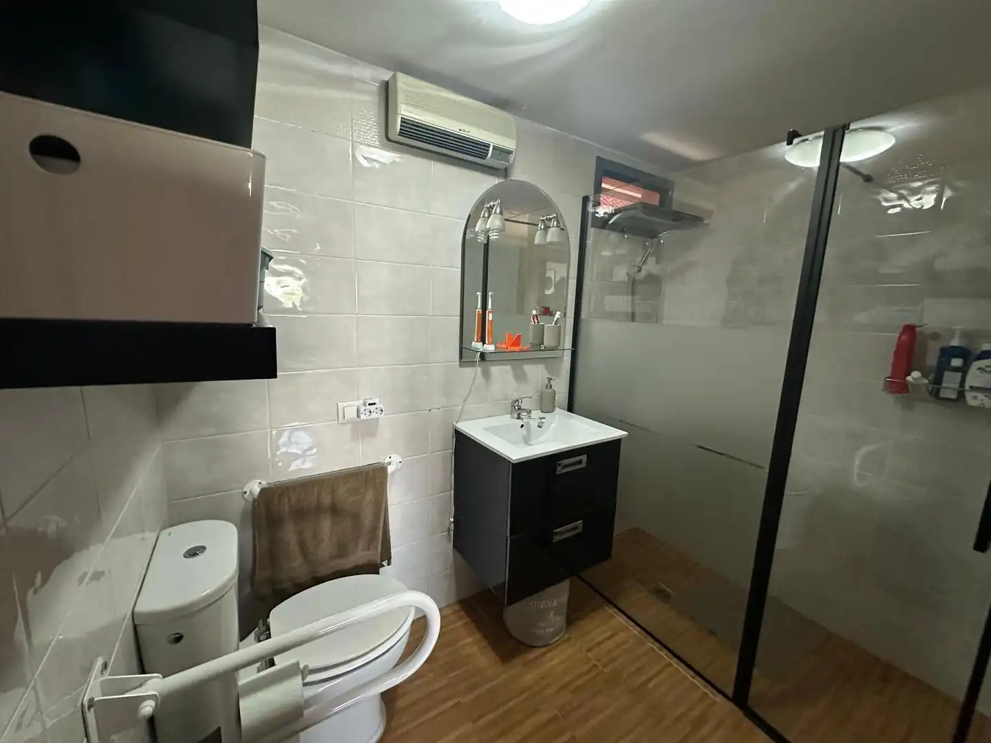 Bathroom of Flat for sale in Jerez de la Frontera  with Air Conditioner, Private garden and Parquet flooring