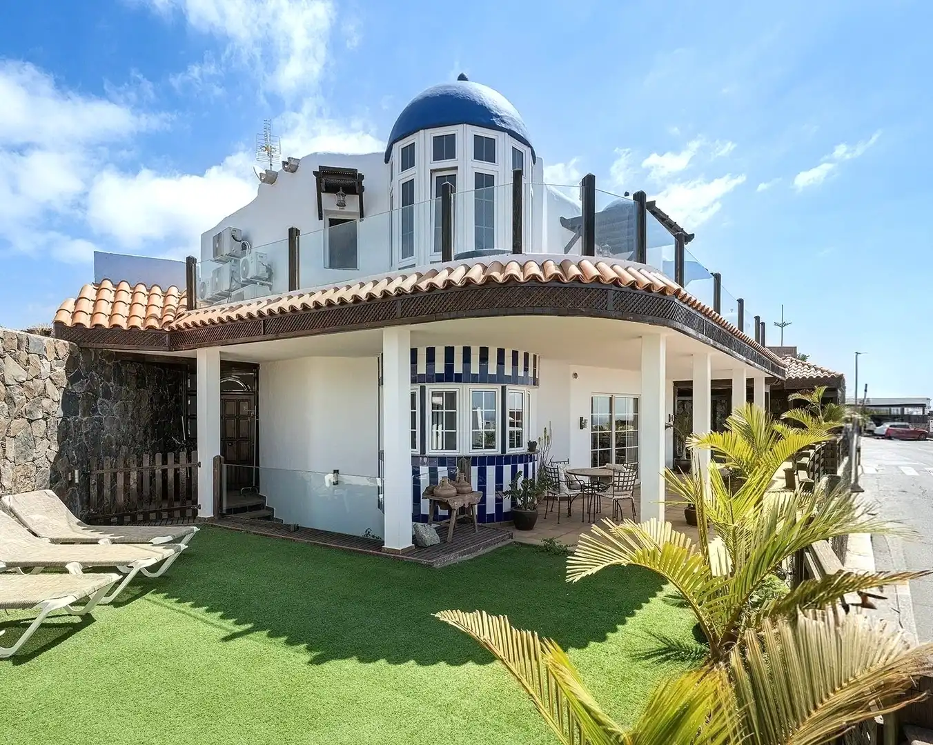 Vista exterior de Casa o chalet en venta en San Bartolomé de Tirajana con Aire acondicionado, Jardín privado y Terraza