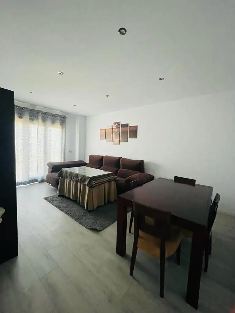 Wohnzimmer von Wohnung zur Miete in Entrenúcleos