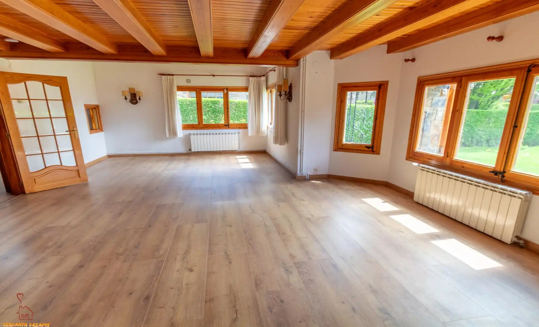 Sala d'estar de Casa o xalet en venda en Llívia amb Calefacció, Jardí privat i Parquet
