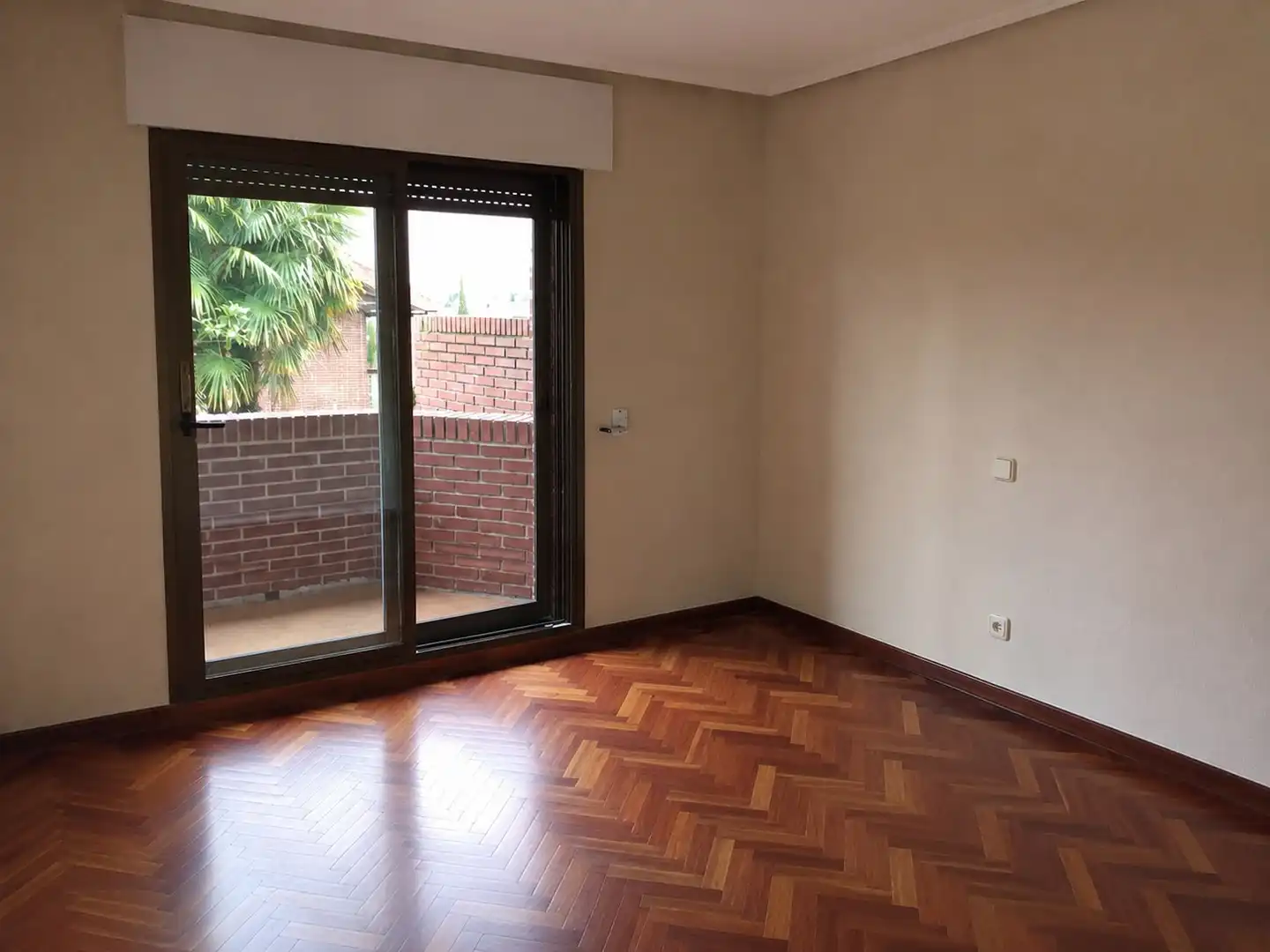 Habitación de Casa adosada de alquiler en Boadilla del Monte con Aire acondicionado, Calefacción y Jardín privado