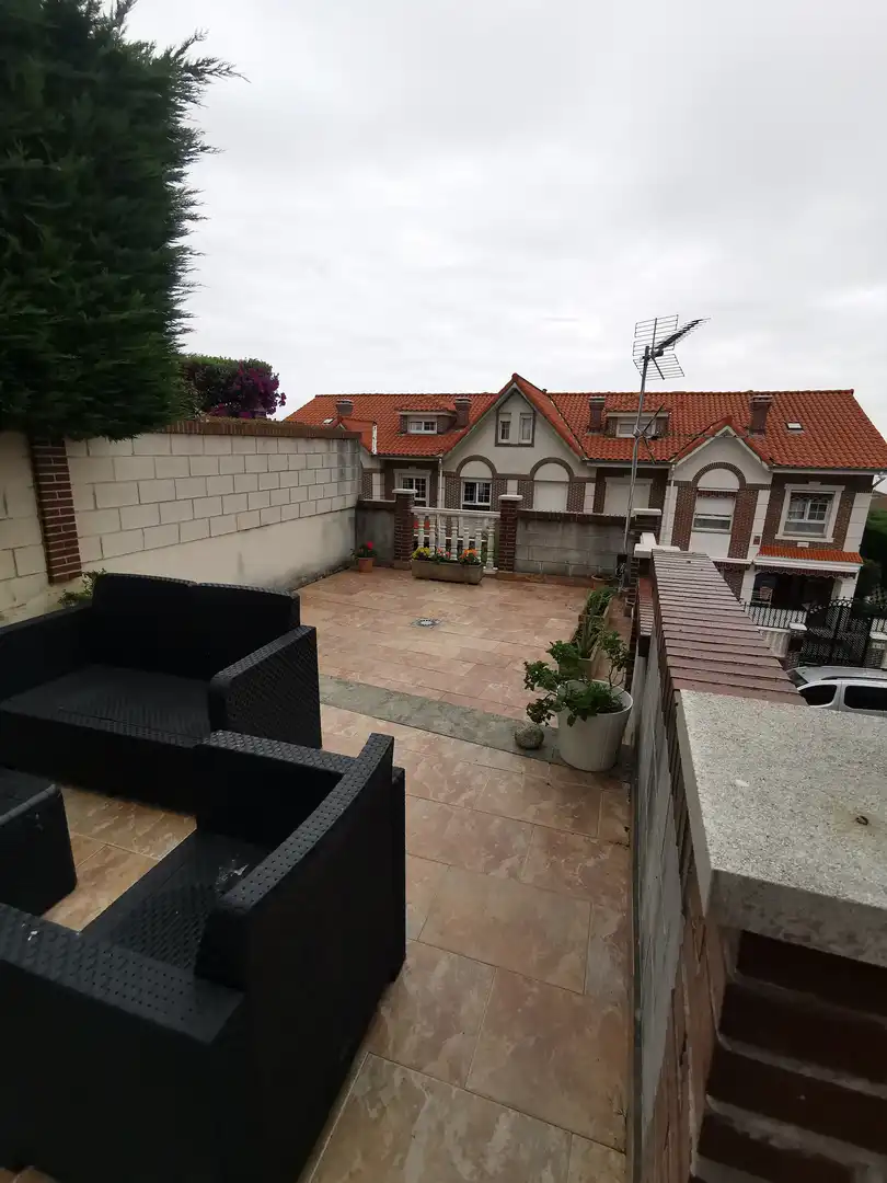 Terrassa de Casa o xalet en venda en Castro-Urdiales amb Calefacció, Jardí privat i Terrassa