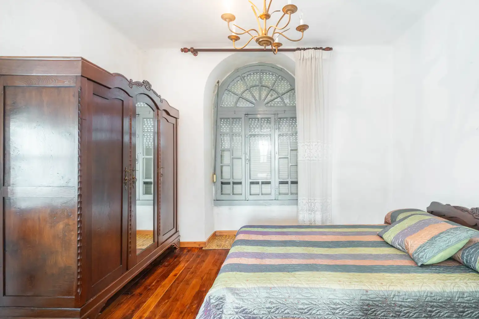 Habitación de Casa adosada en venta en Salas con Parquet, Terraza y Trastero