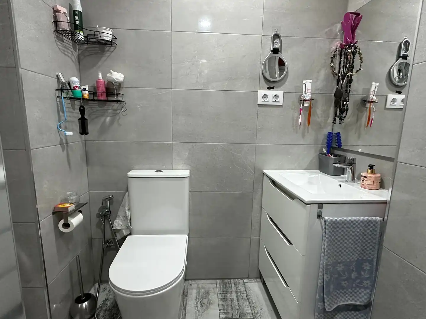 Bathroom of Flat for sale in Gijón   with Heating and Swimming Pool