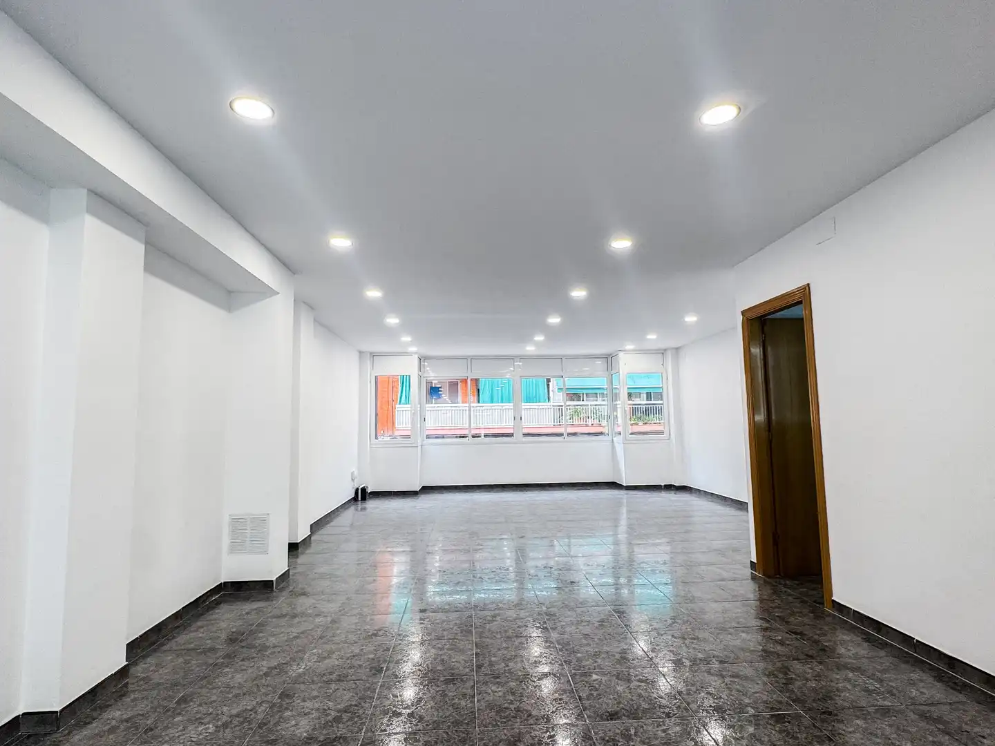 Business premises for sale in de Don Pelayo 105, imagen 8