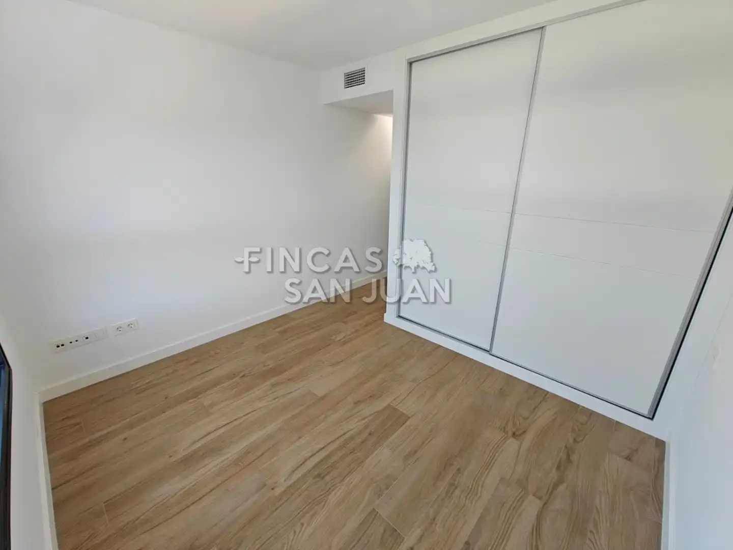 Piso de alquiler en Sant Joan d'Alacant con Terraza, Trastero y Piscina comunitaria