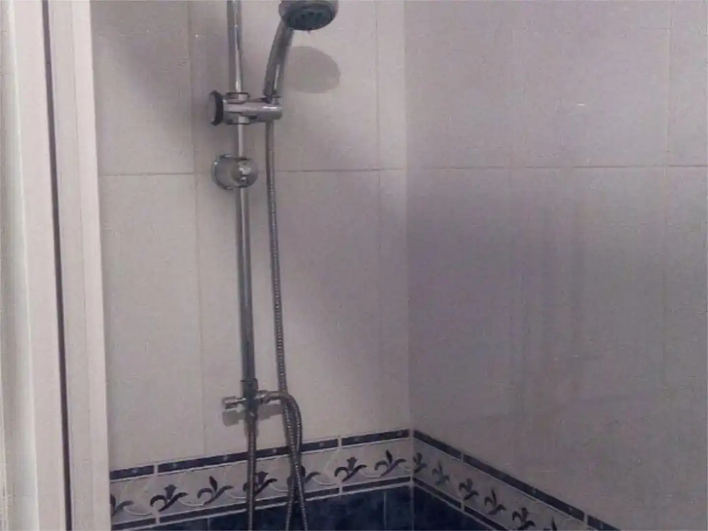 Badezimmer von Wohnung zur Miete in Torrelavega  mit Balkon