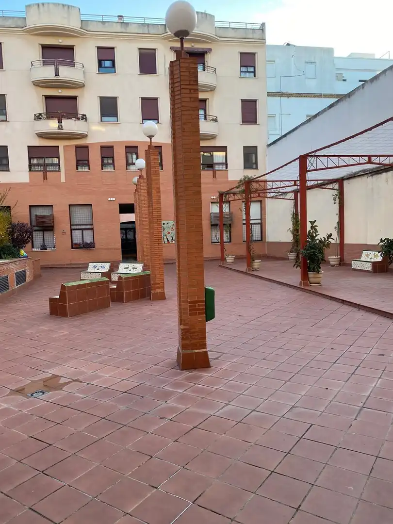 Außenansicht von Wohnung zum Verkauf in Sevilla mit Klimaanlage