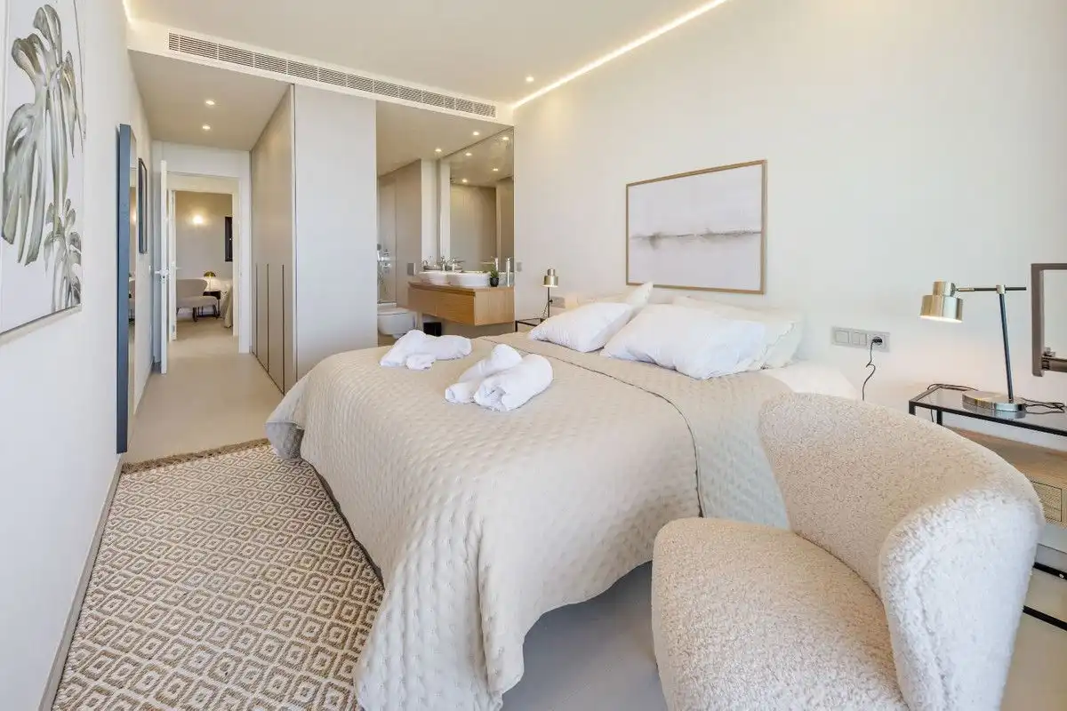 Dormitori de Apartament de lloguer en Fuengirola amb Aire condicionat, Calefacció i Terrassa