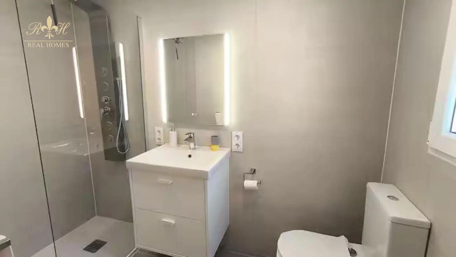 Badezimmer von Haus oder Chalet zur Miete in L'Alfàs del Pi mit Klimaanlage, Terrasse und Schwimmbad