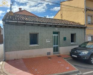 Exterior view of House or chalet for sale in Sariegos