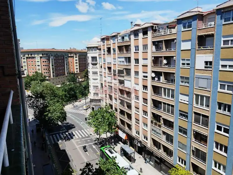 Vista exterior de Piso en venta en Zaragoza con Calefacción y Terraza