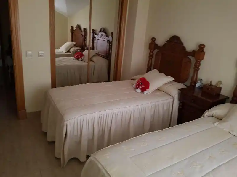 Schlafzimmer von Maisonette zum Verkauf in Plasencia mit Klimaanlage, Heizung und Privatgarten