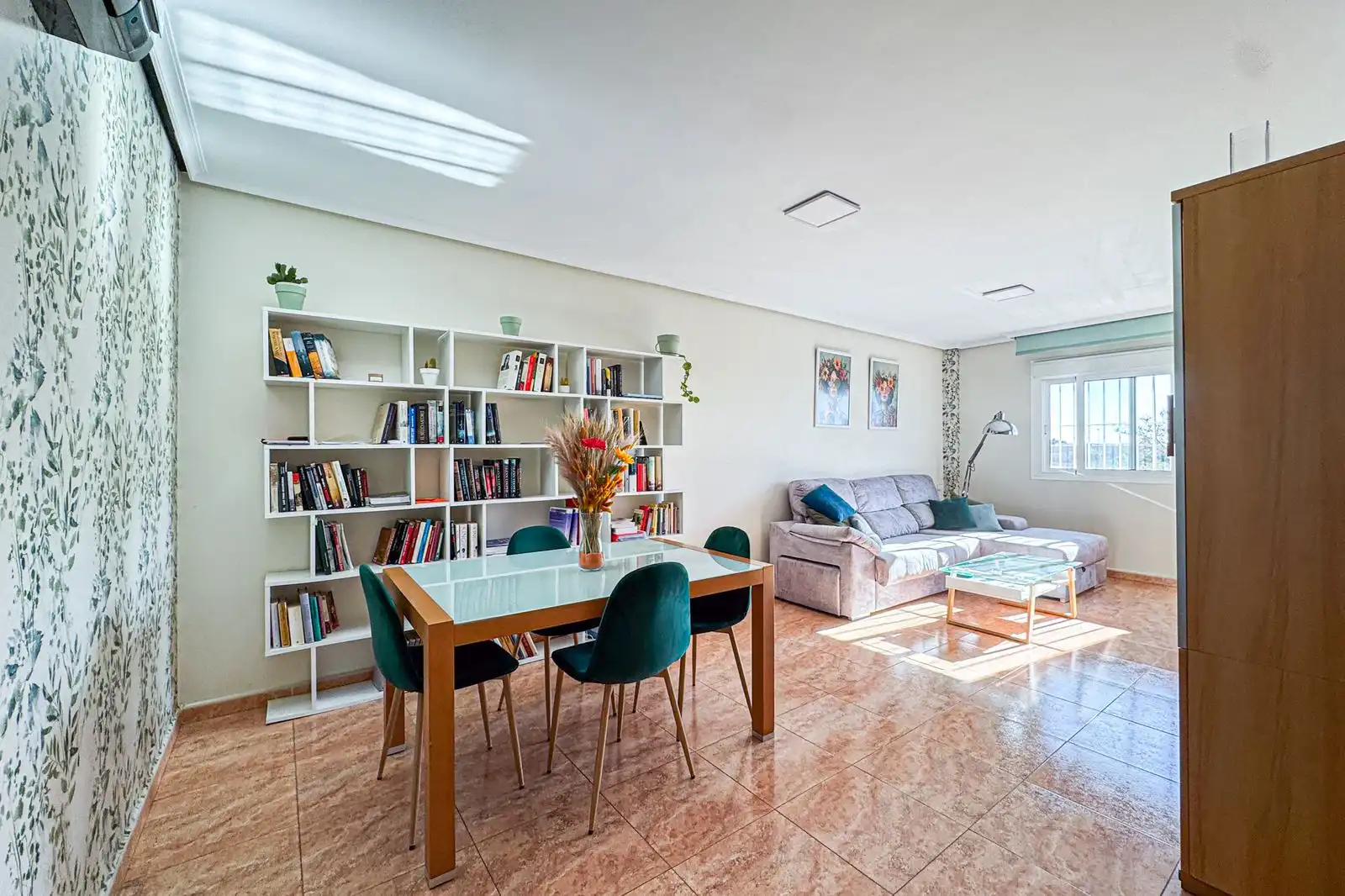 Sala de estar de Piso en venta en Almería con Aire acondicionado, Calefacción y Terraza